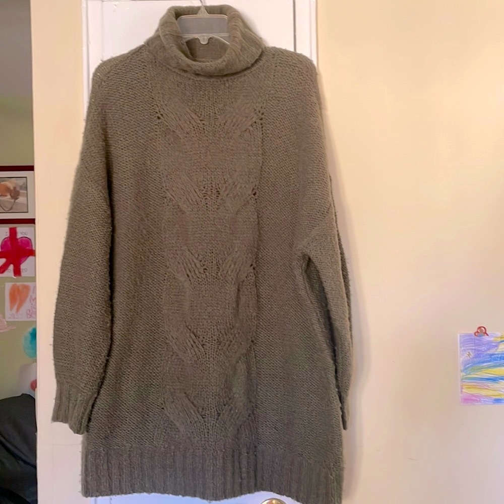 🔥Aerie wool blend sweater in khaki green
